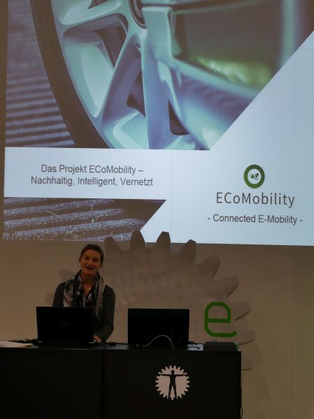 Svenja Scherer (TU Chemnitz) beim Vortrag zu EcoMobility